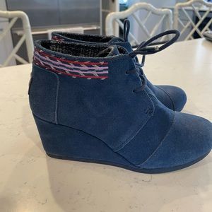 Toms suede blue booties